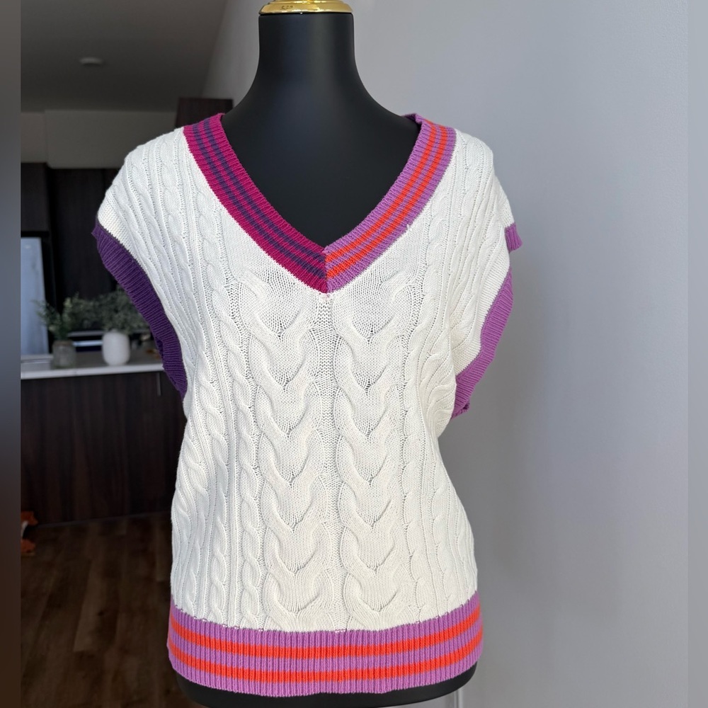 Women’s V-Neck Cable Knit oversized Sweater cream white with pink stripes